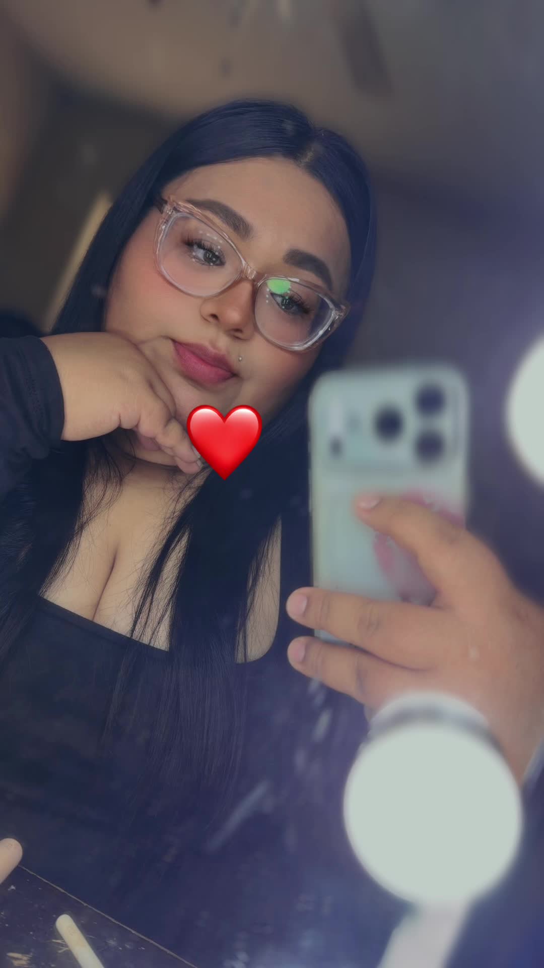 @Mari Acosta