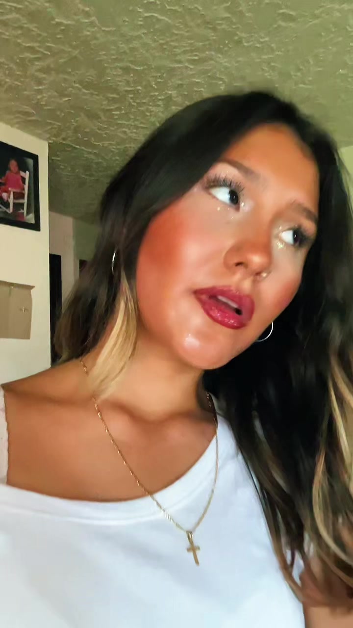 @𝓂𝒾𝒶 🍌