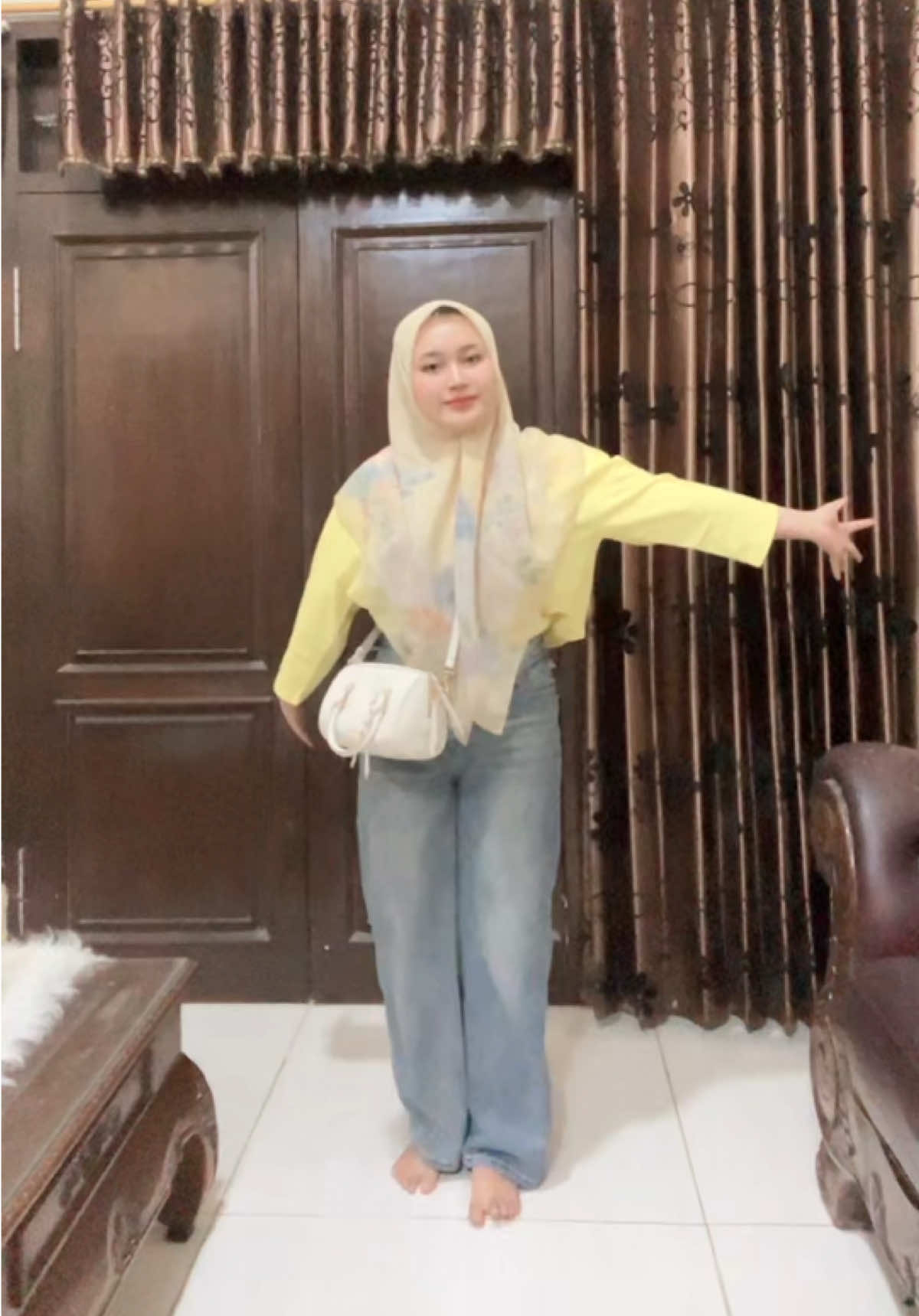 @apt. Indah