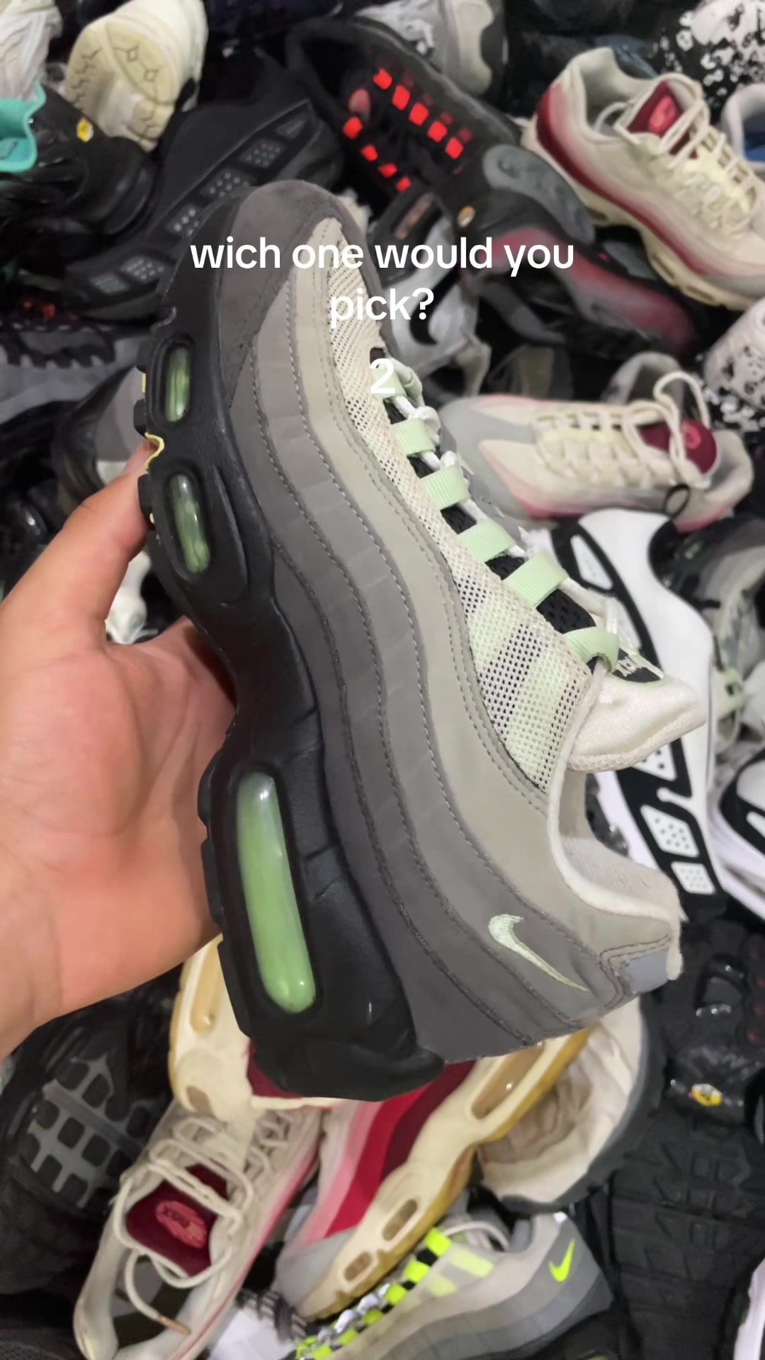 @atom👟
