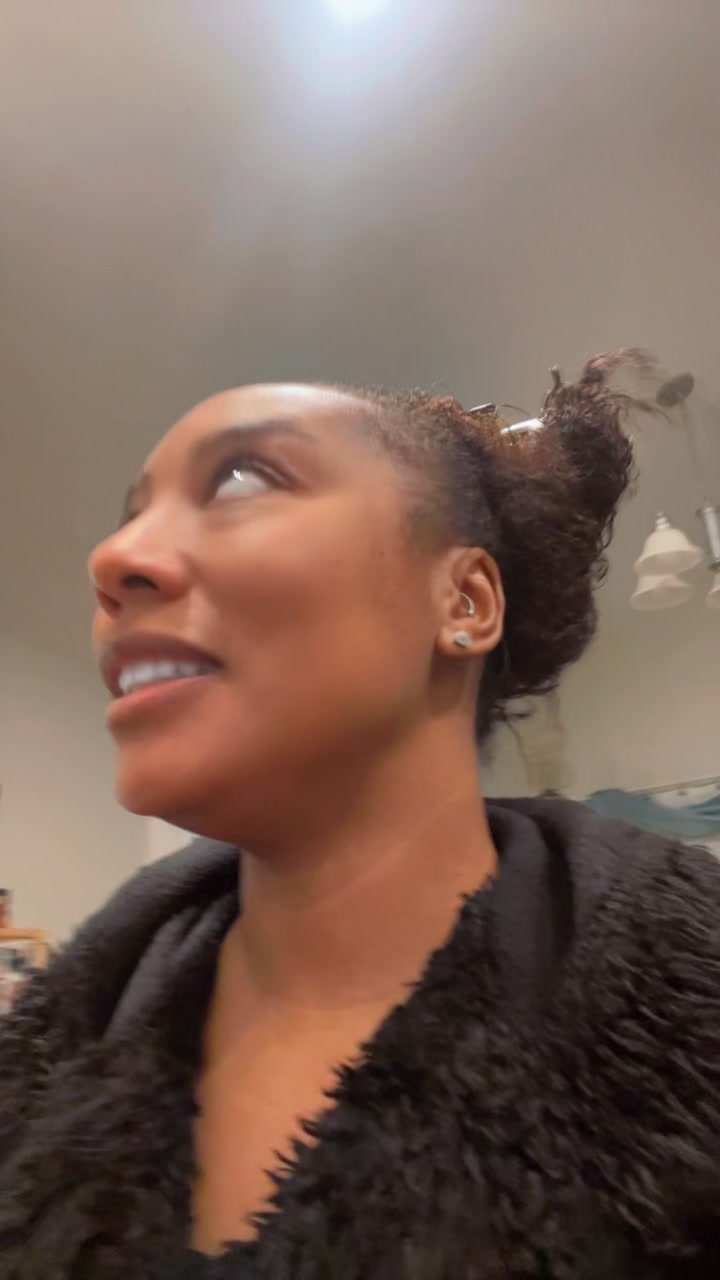 @Dee_Aleshanee