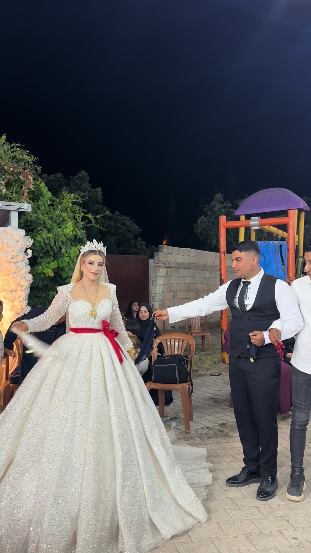 @nur.özpınar