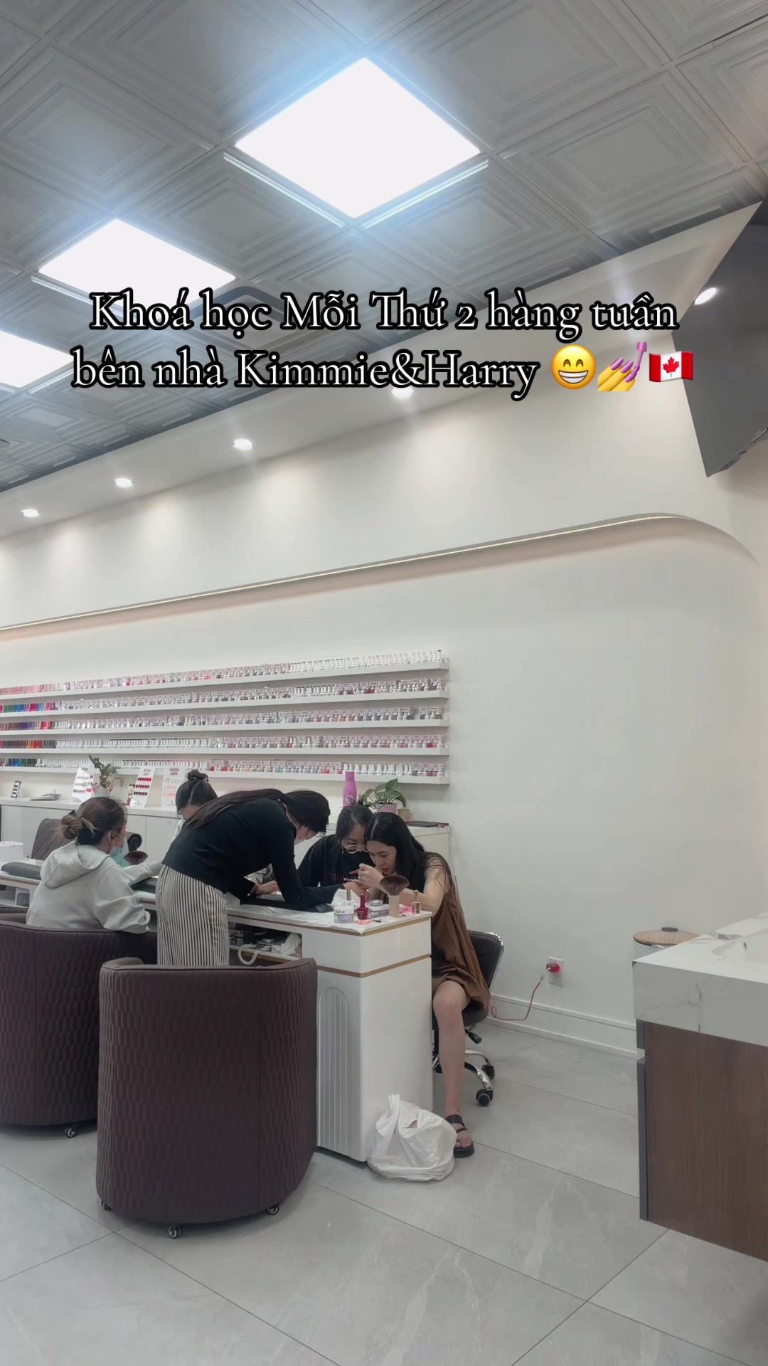 @KimmieNails🇻🇳&hearts;️🇨🇦Tấu H&agrave;i😜