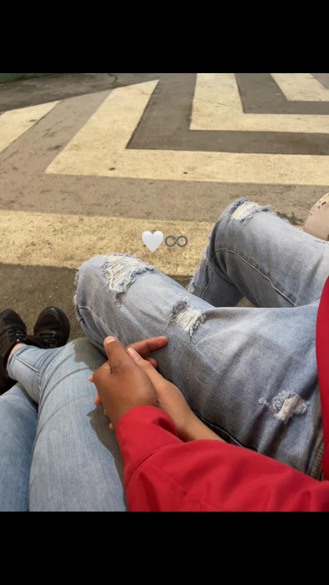 @🦦
