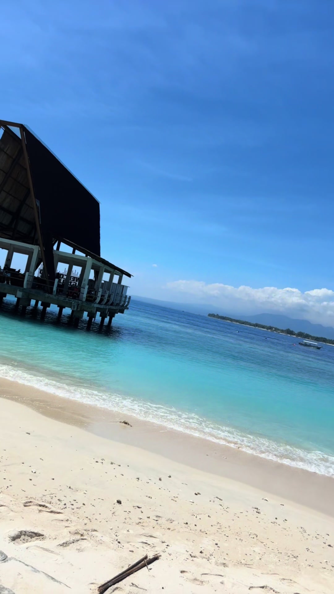 @Faraella.travel