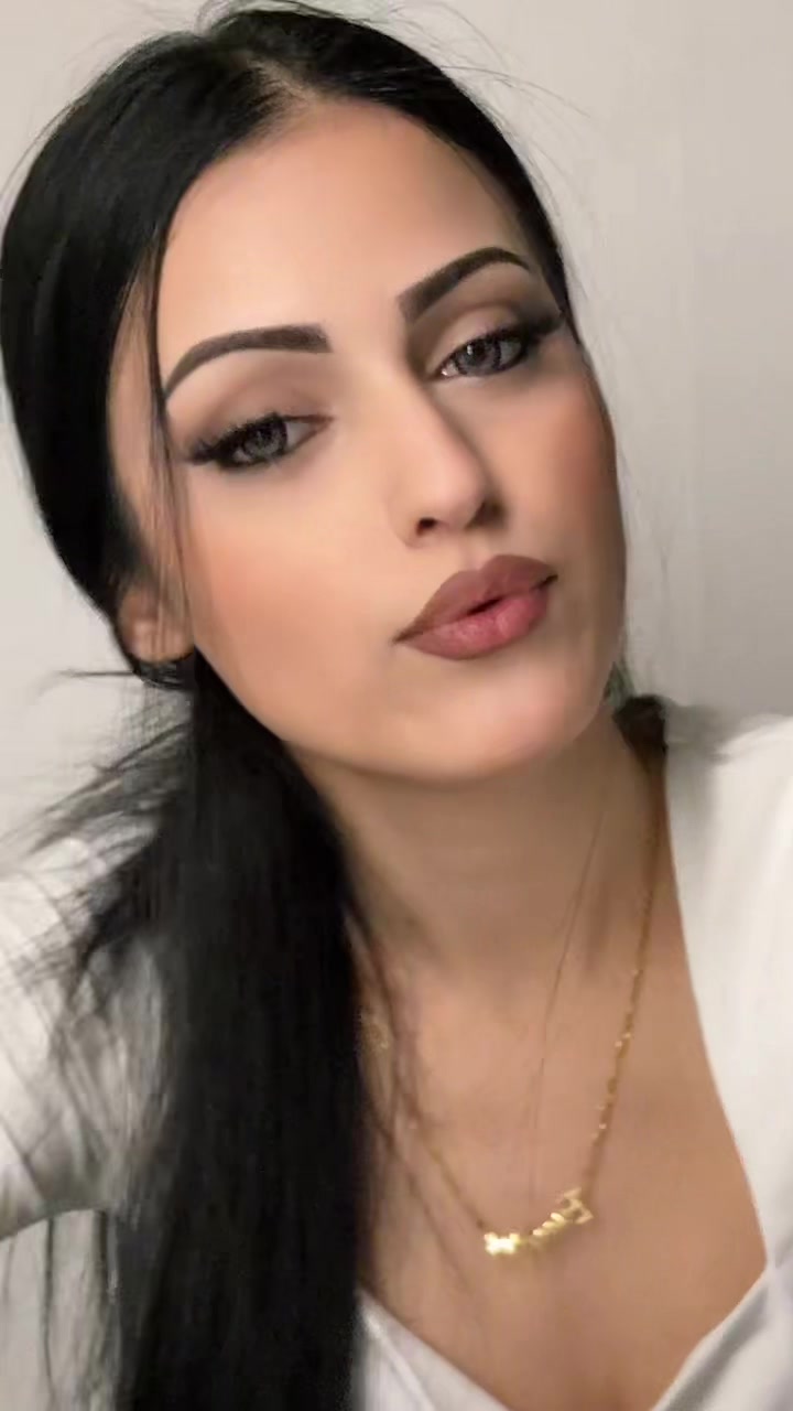 @Demi