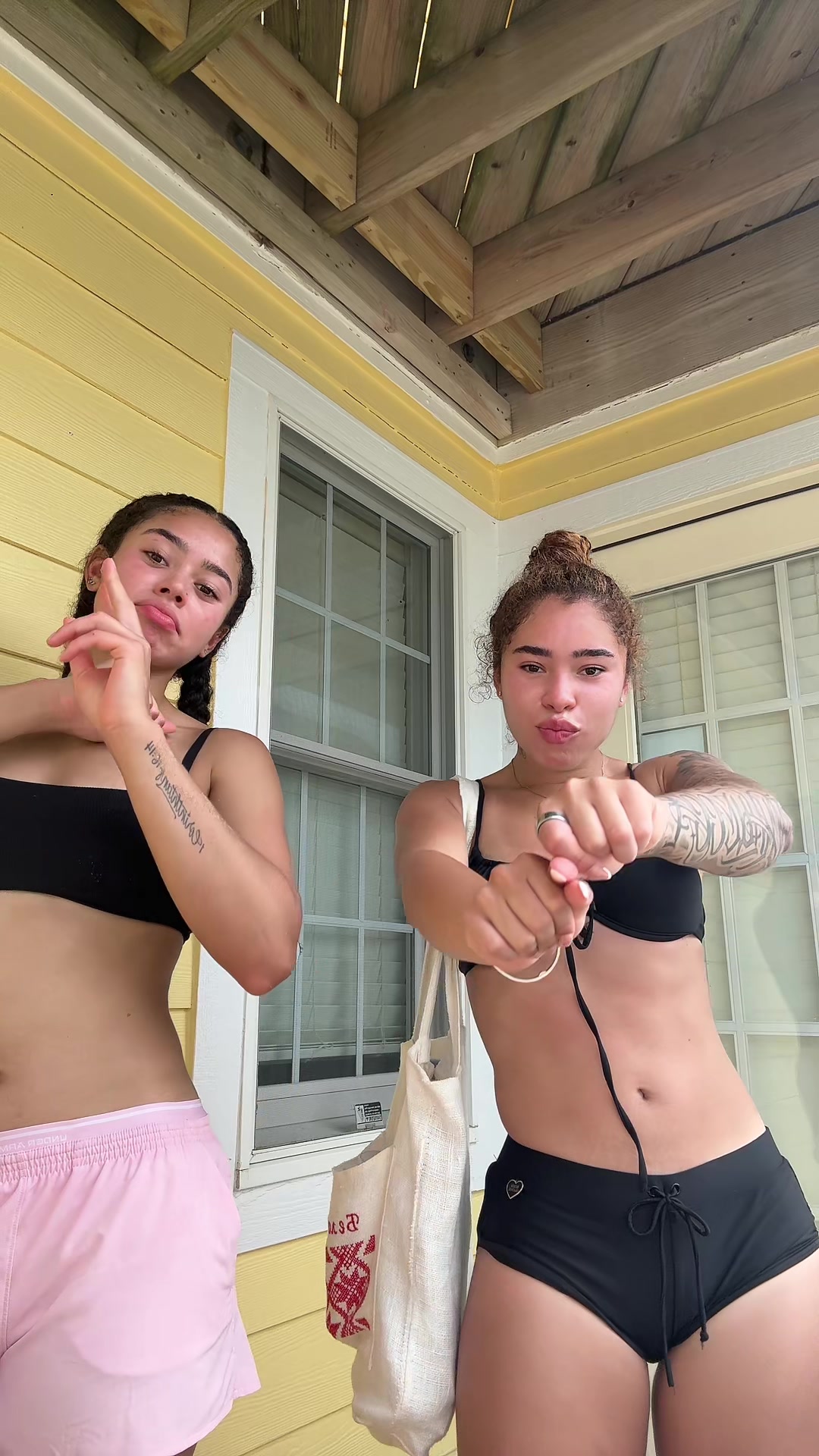 @Bella