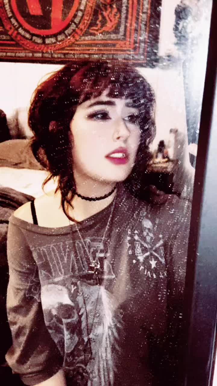 @|-/ 𝙻𝚎𝚎 . . .