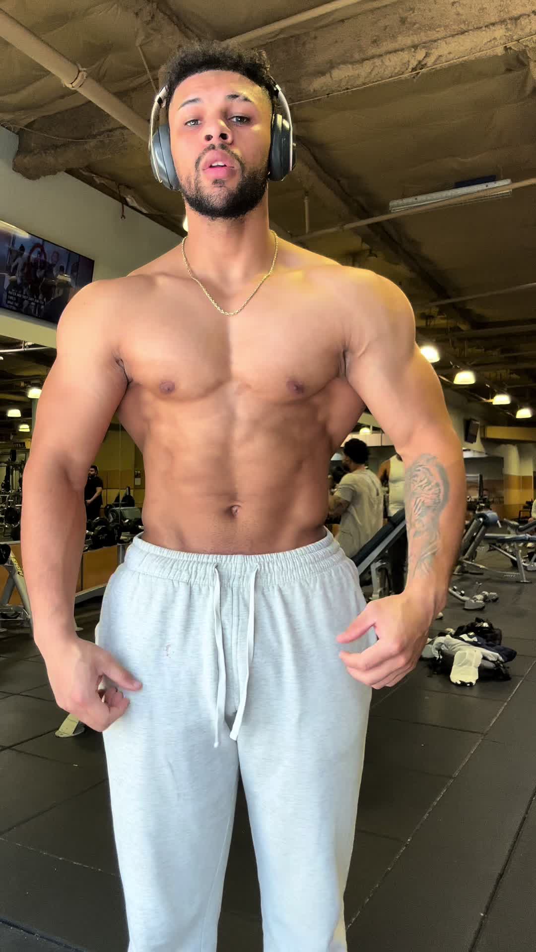 @matthewg0nzo