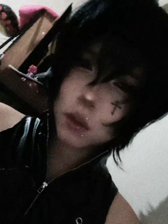 @愛  𝕯𝔢𝔪𝔦𝔞𝔫