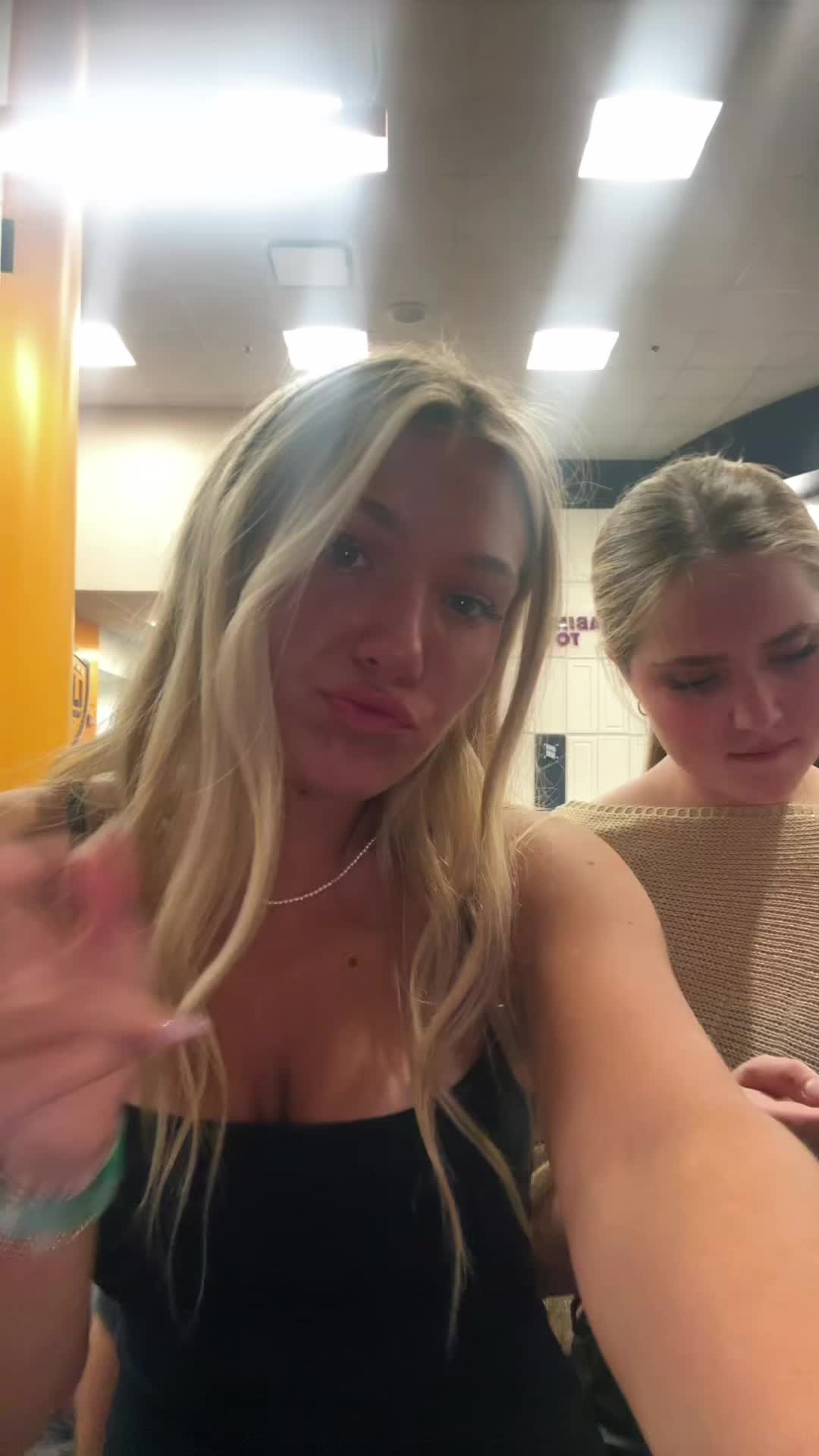 @emma 🕺🙈😝💗