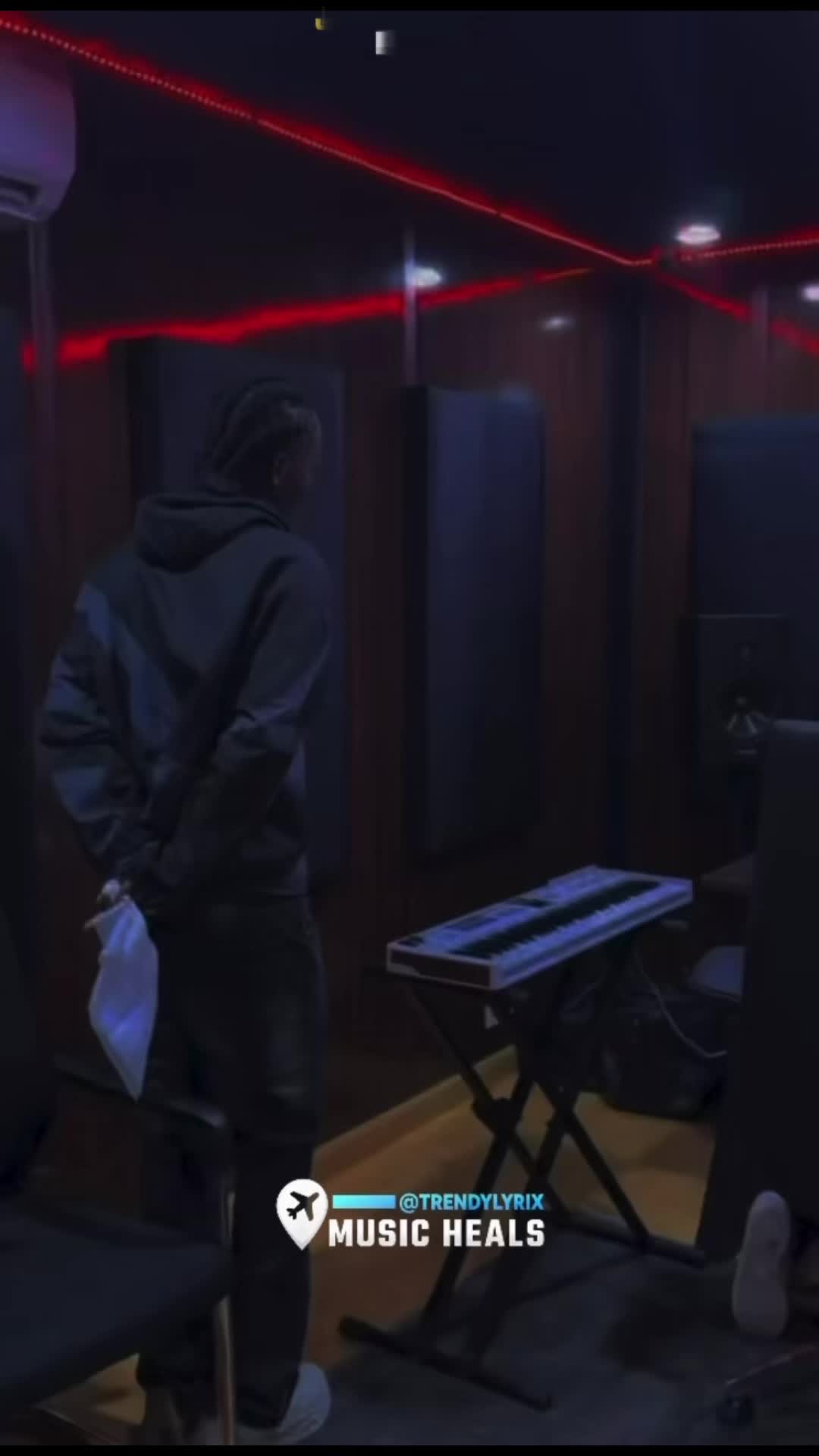 @𝗧𝗿𝗲𝗻𝗱𝘆𝗟𝘆𝗿𝗶𝘅♬✈︎