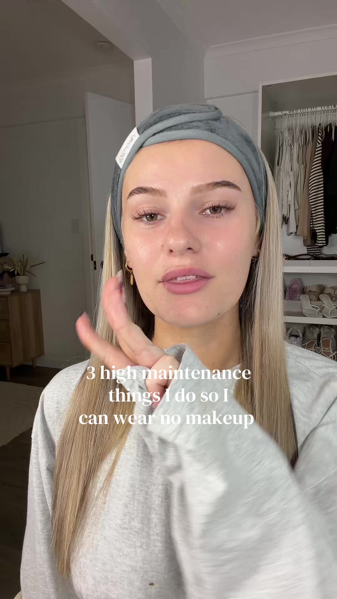 @M O N I J E N N I F E R