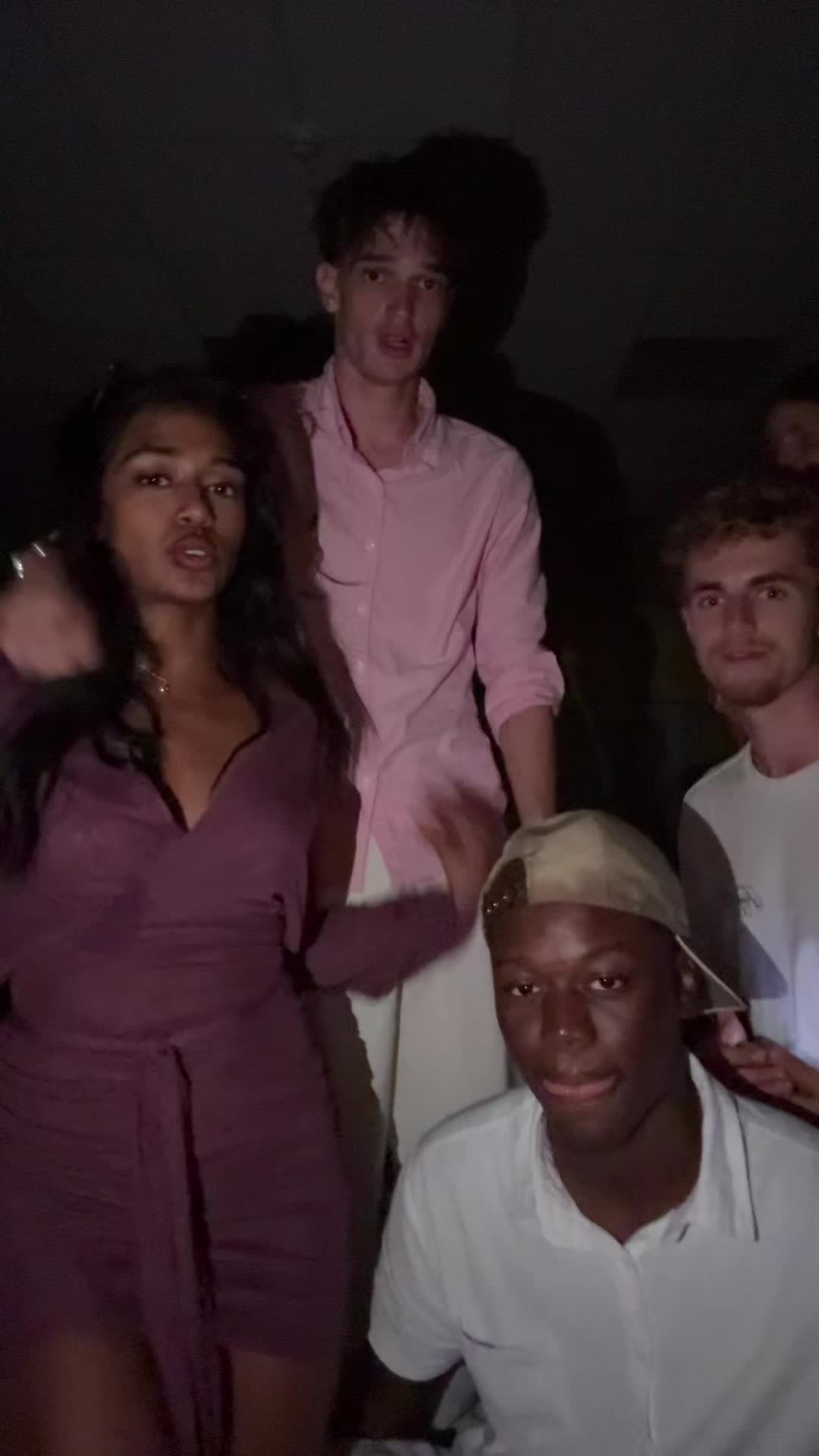 @Paviviii