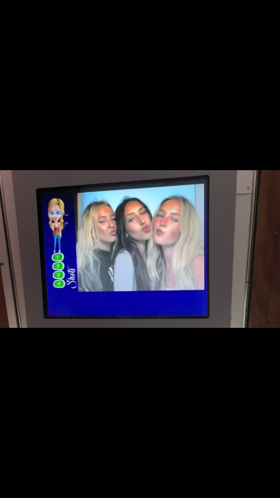 @ellaa