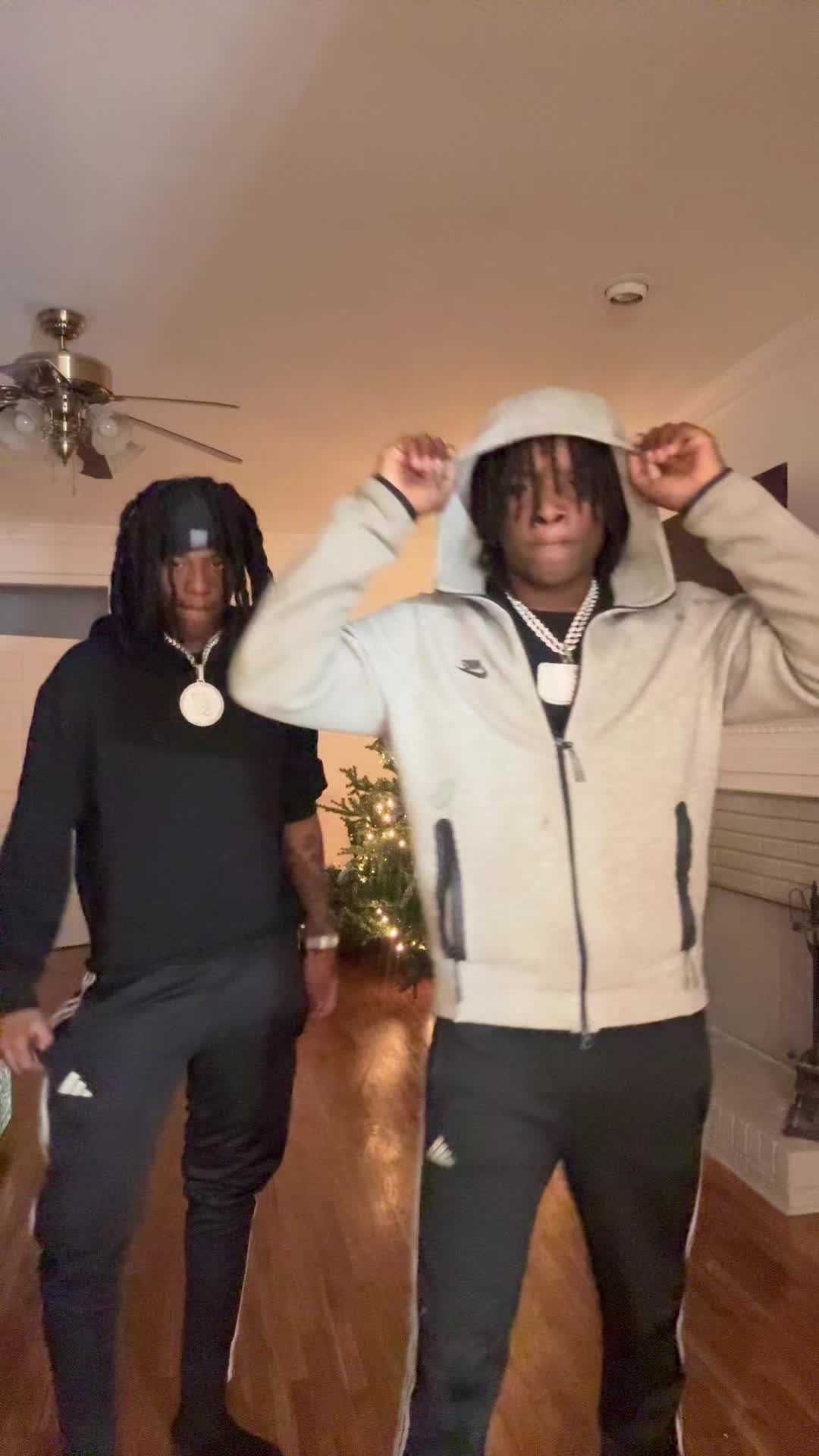 @Ej™️