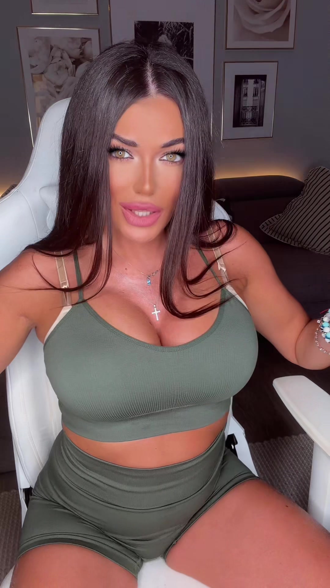 @Valentina