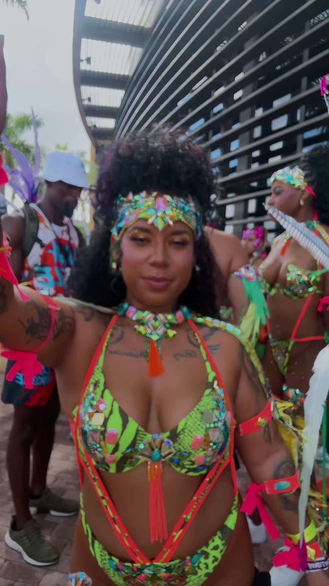 @ShhmoneyCurl