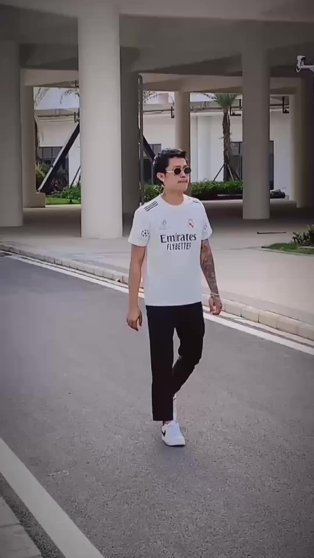 @SanHtoo