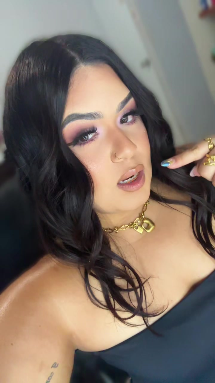 @Curvy beauty