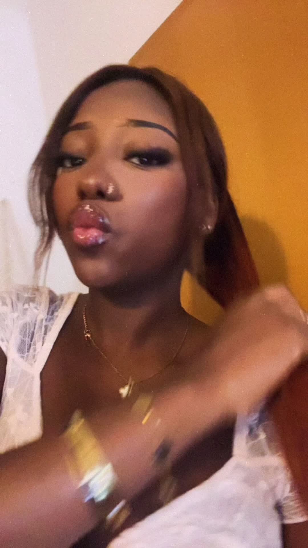 @q🍫