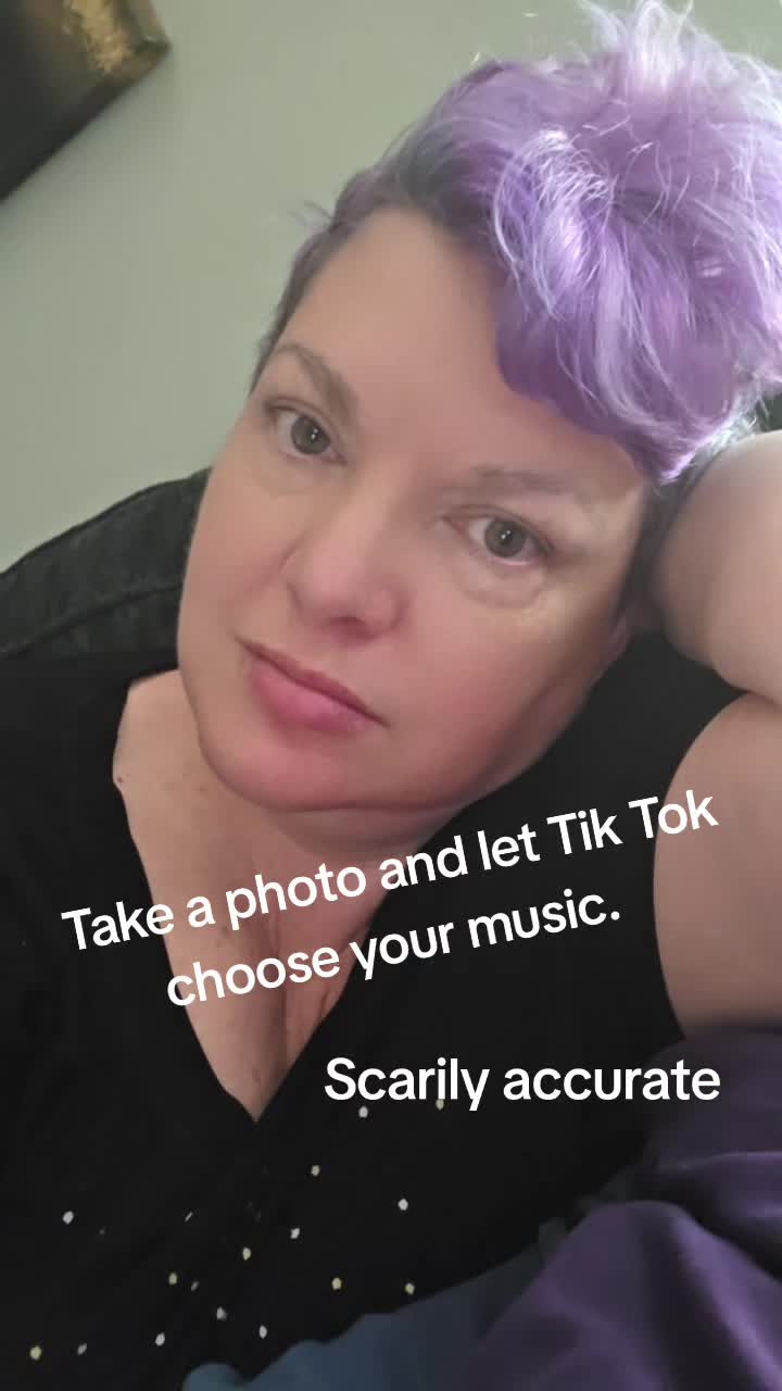 @thecurvyqueenmel