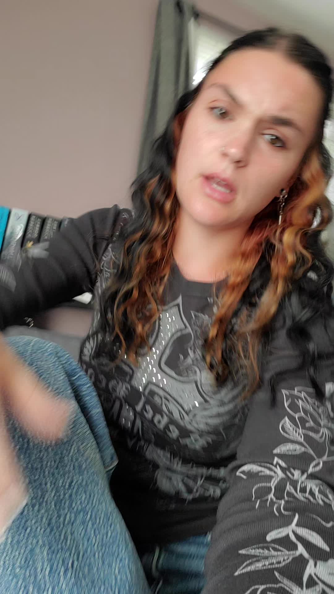 @Holly🦋🤟