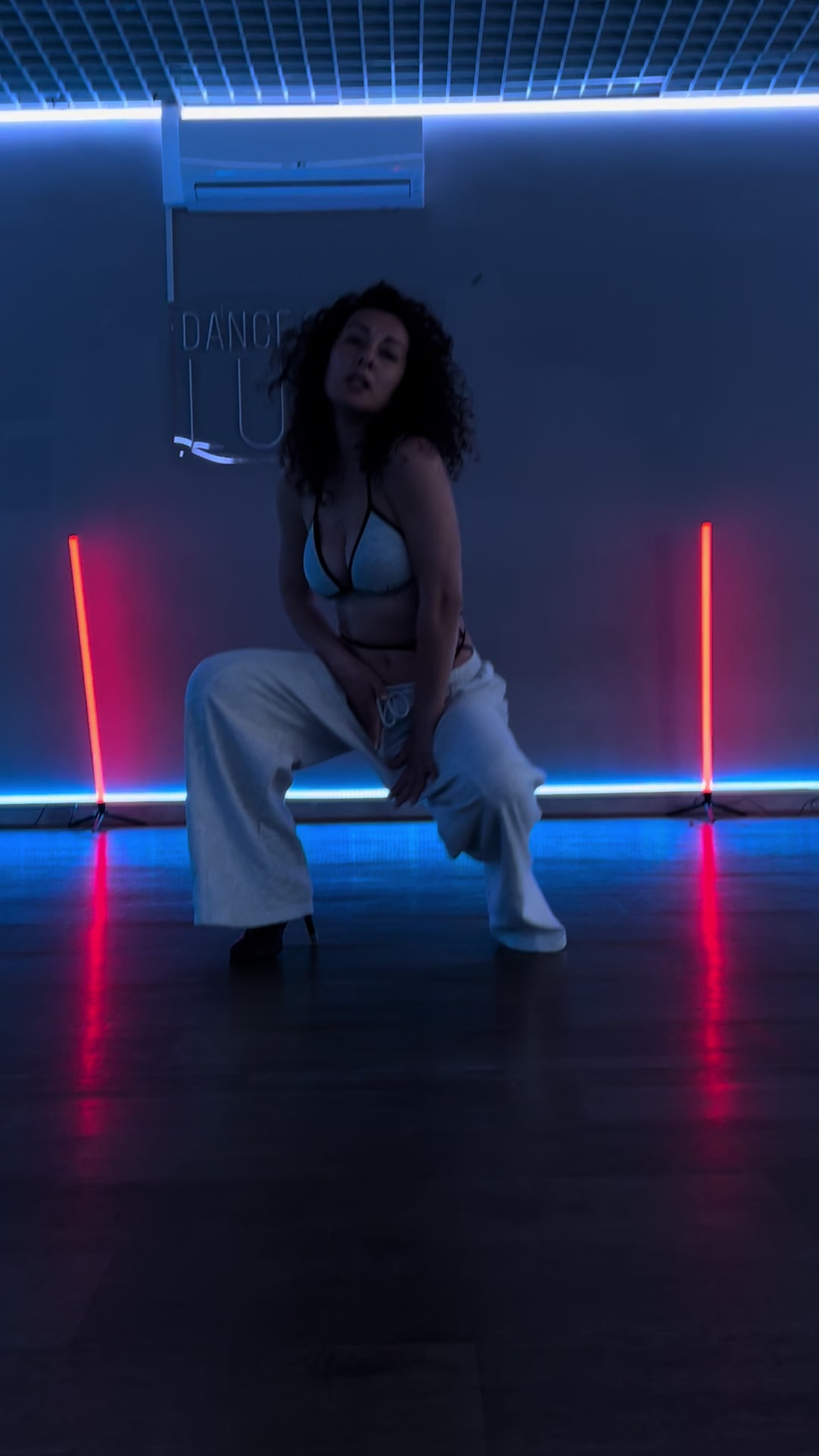 @CuRlyAnnet