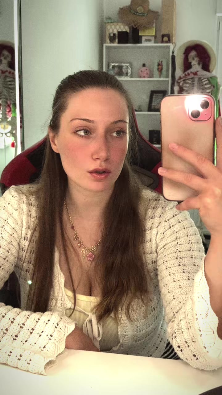 @laurafailz