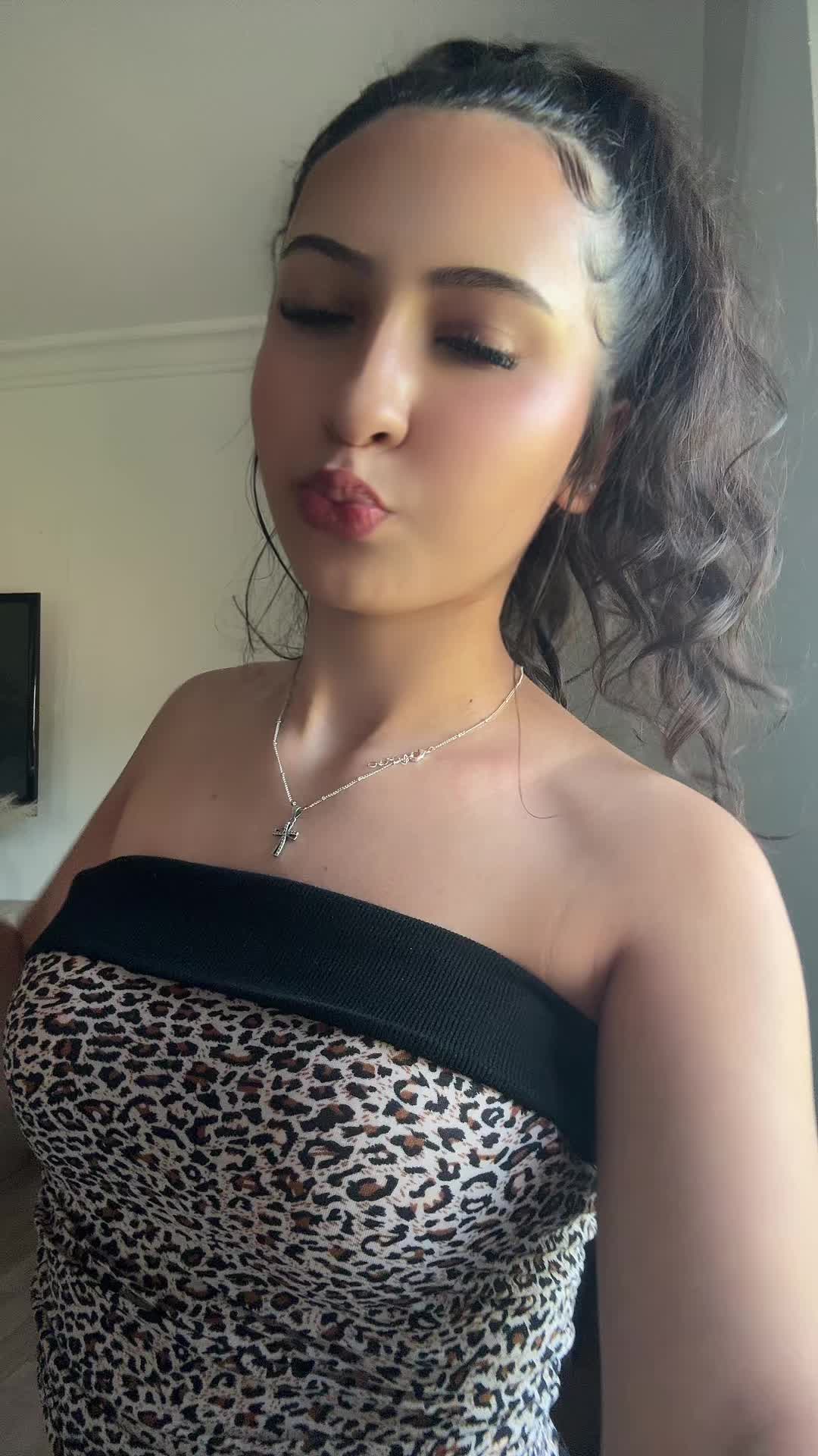 @naomiiii