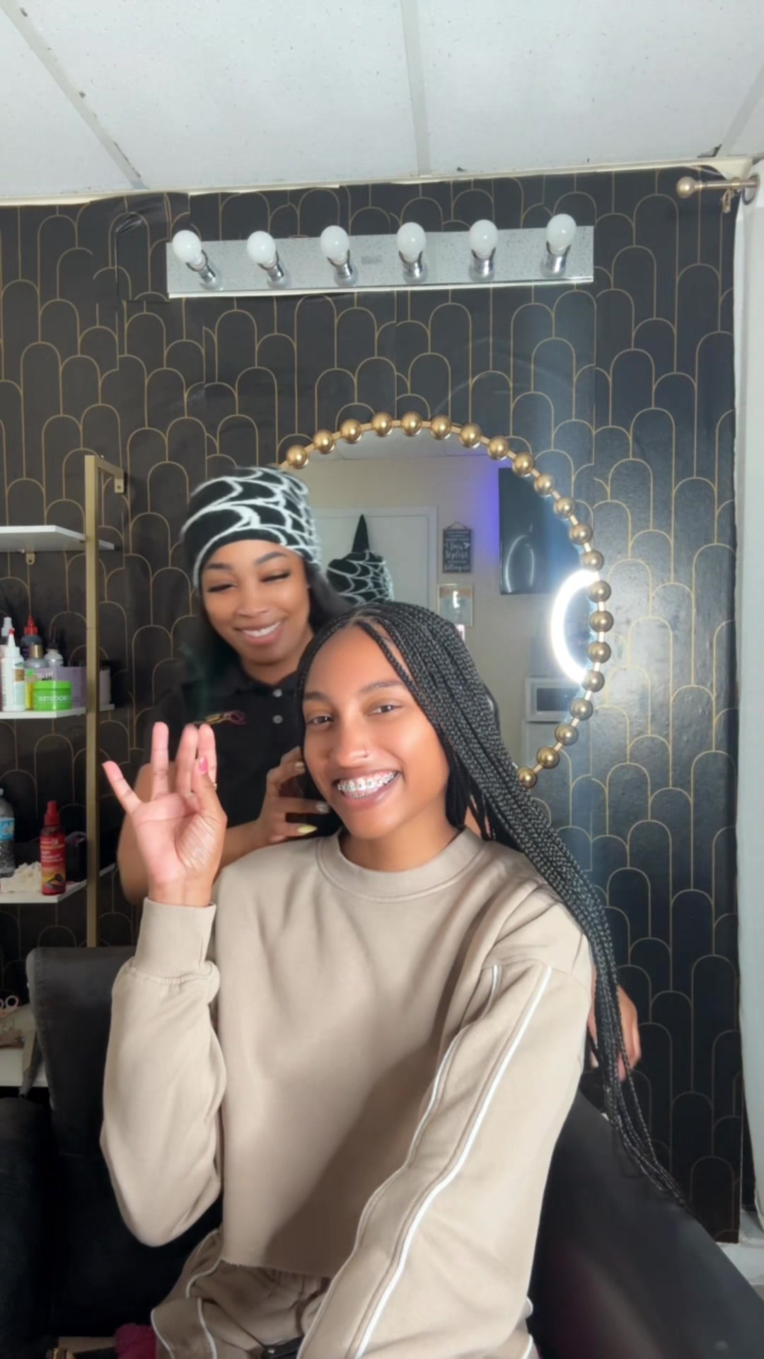 @theeglamroom