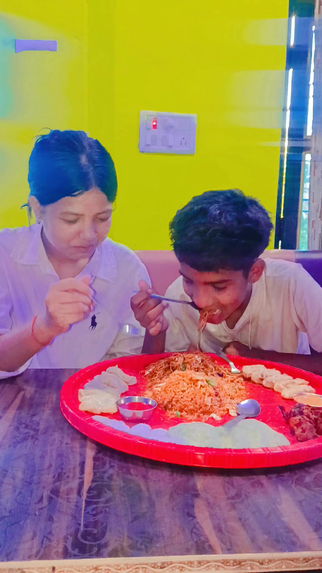 @रिभर साइड रेस्टुरेन्ट एण्ड बार