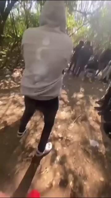 @WalkingUnd3ad