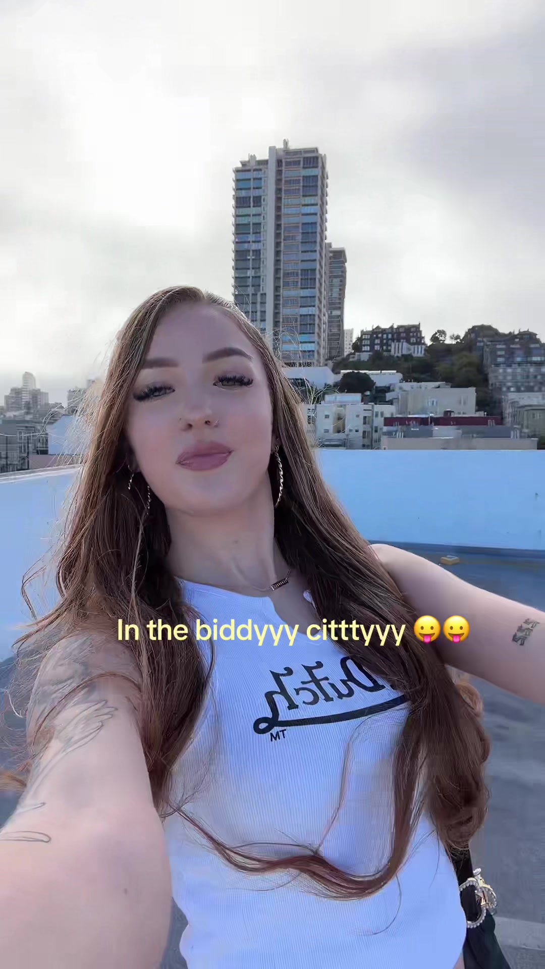 @$>