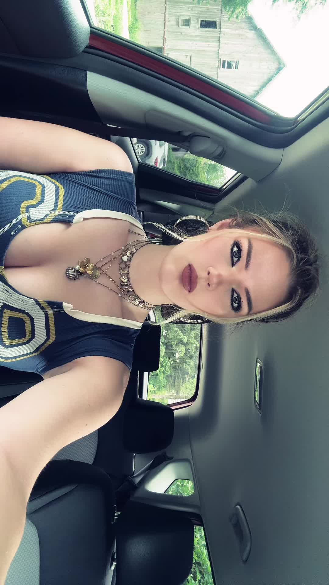 @itskarinajones