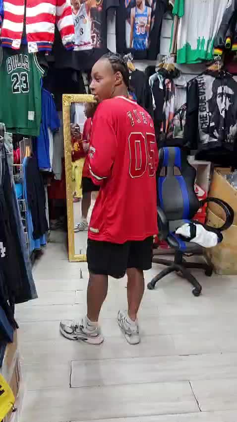 @hollyhoodmontmart