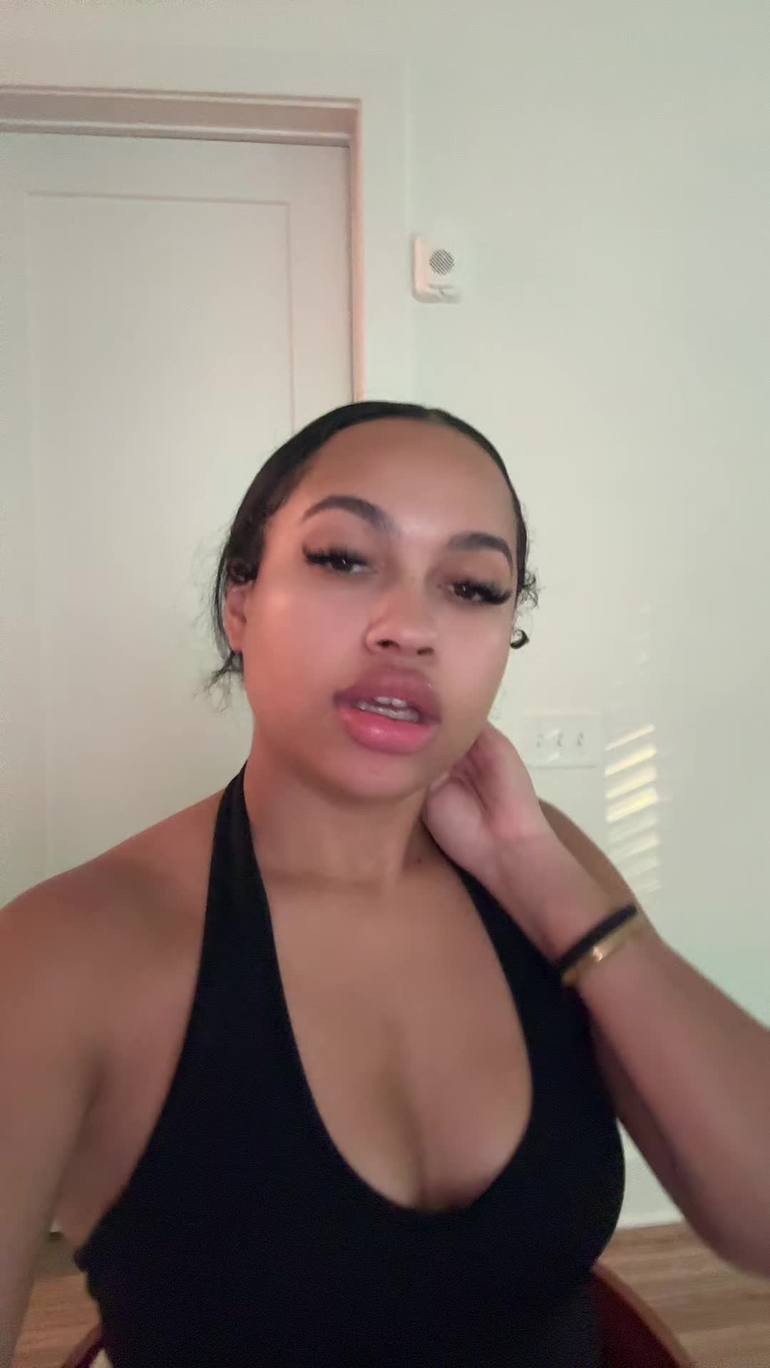 @Bella
