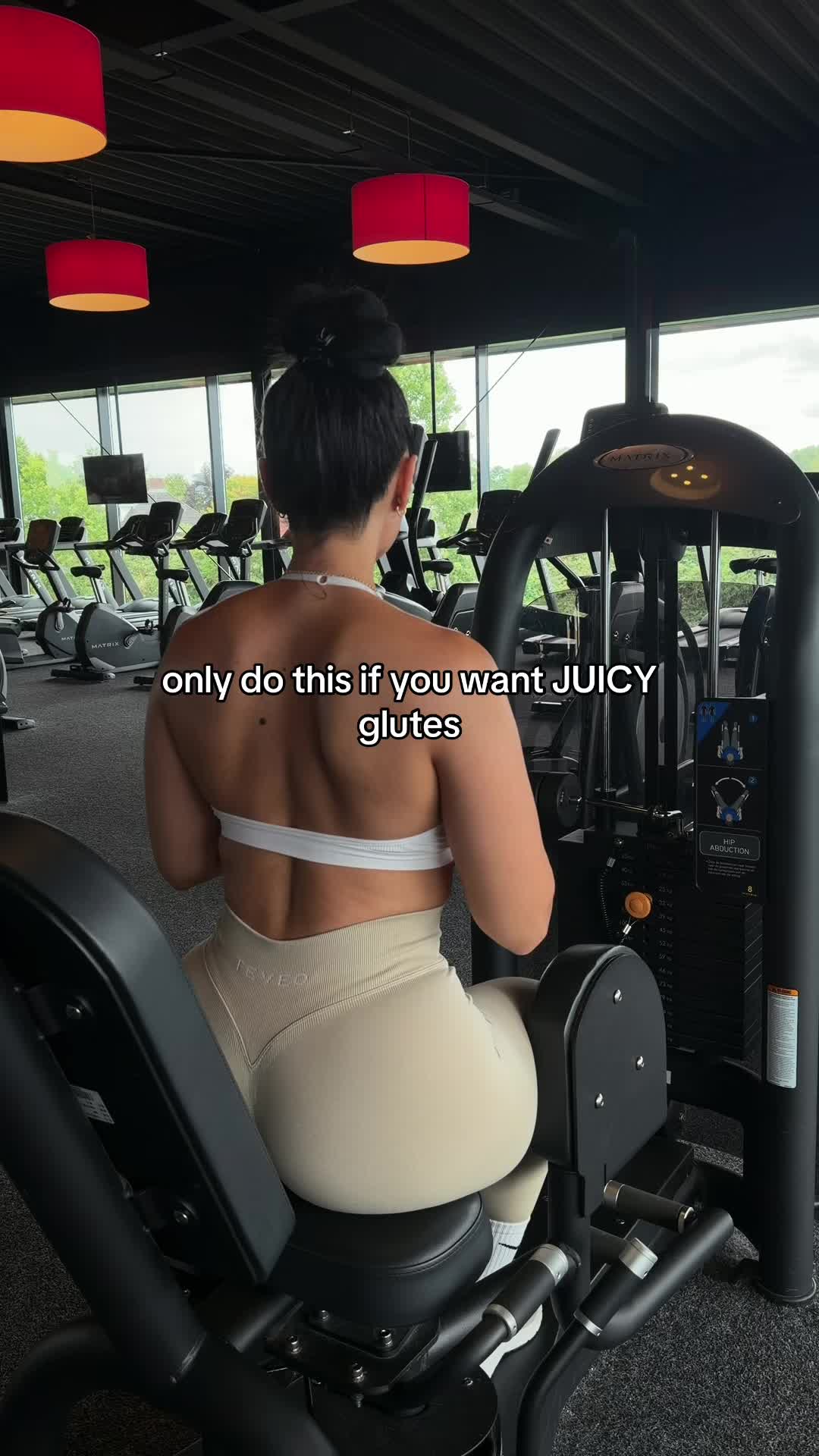 @EllxFit