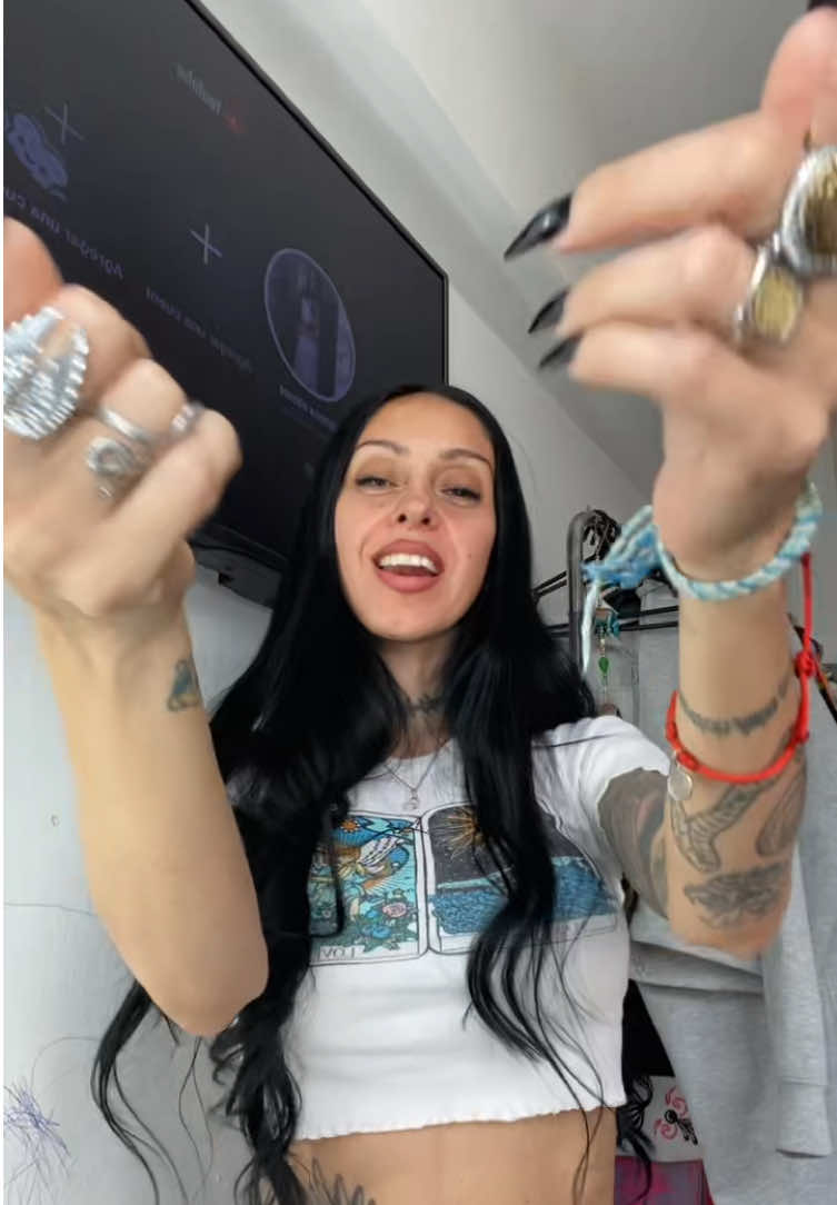 @vaneswaggy