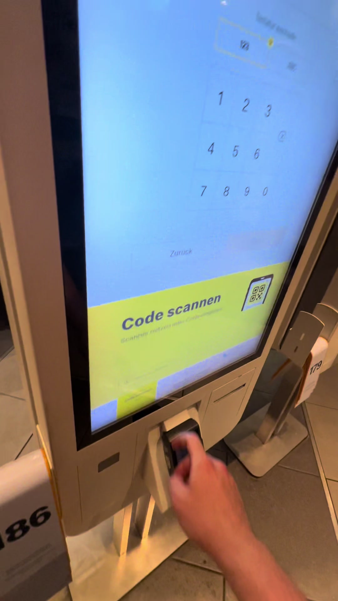 @𝐸min🇦🇿