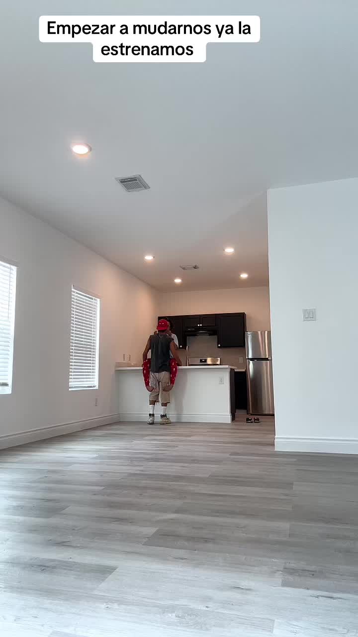 @lalalopez