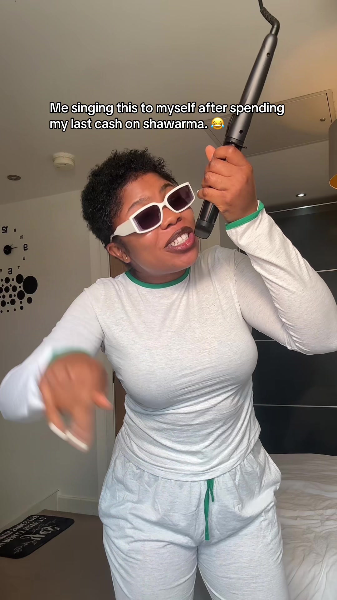 @Vibe Queen🎙️👑