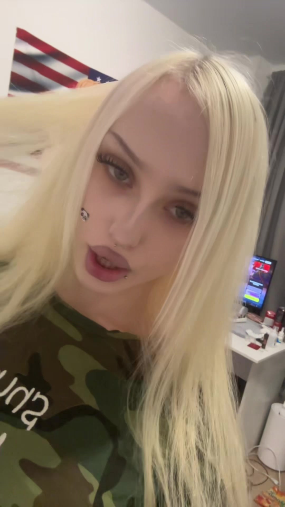 @🙎🏼&zwj;♀️