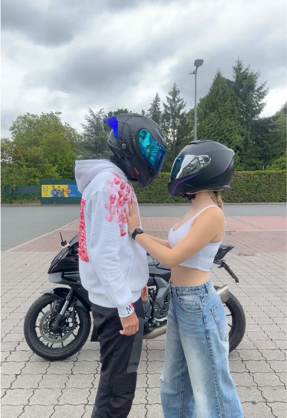 @Bikergirl