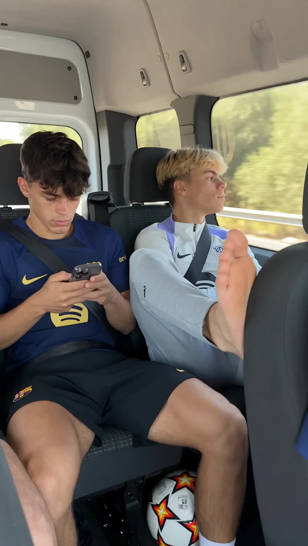 @Léo