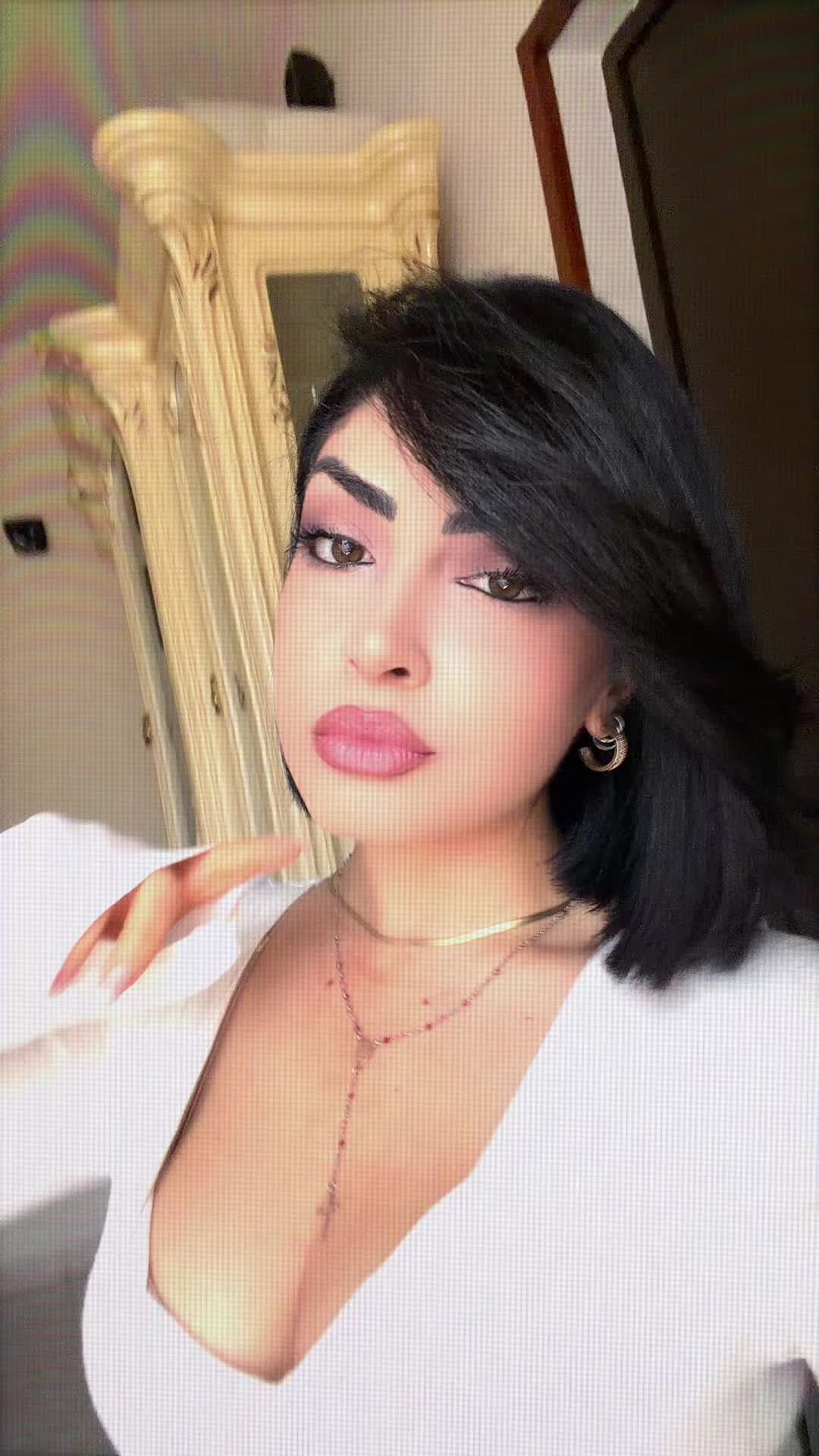 @Ilaria_