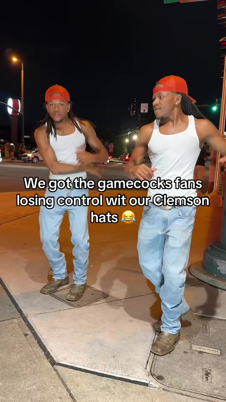 @Ghettotwins_