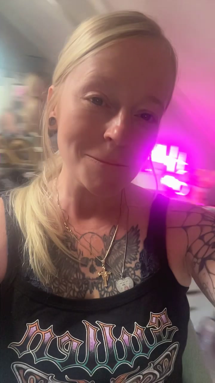 @queenbee03