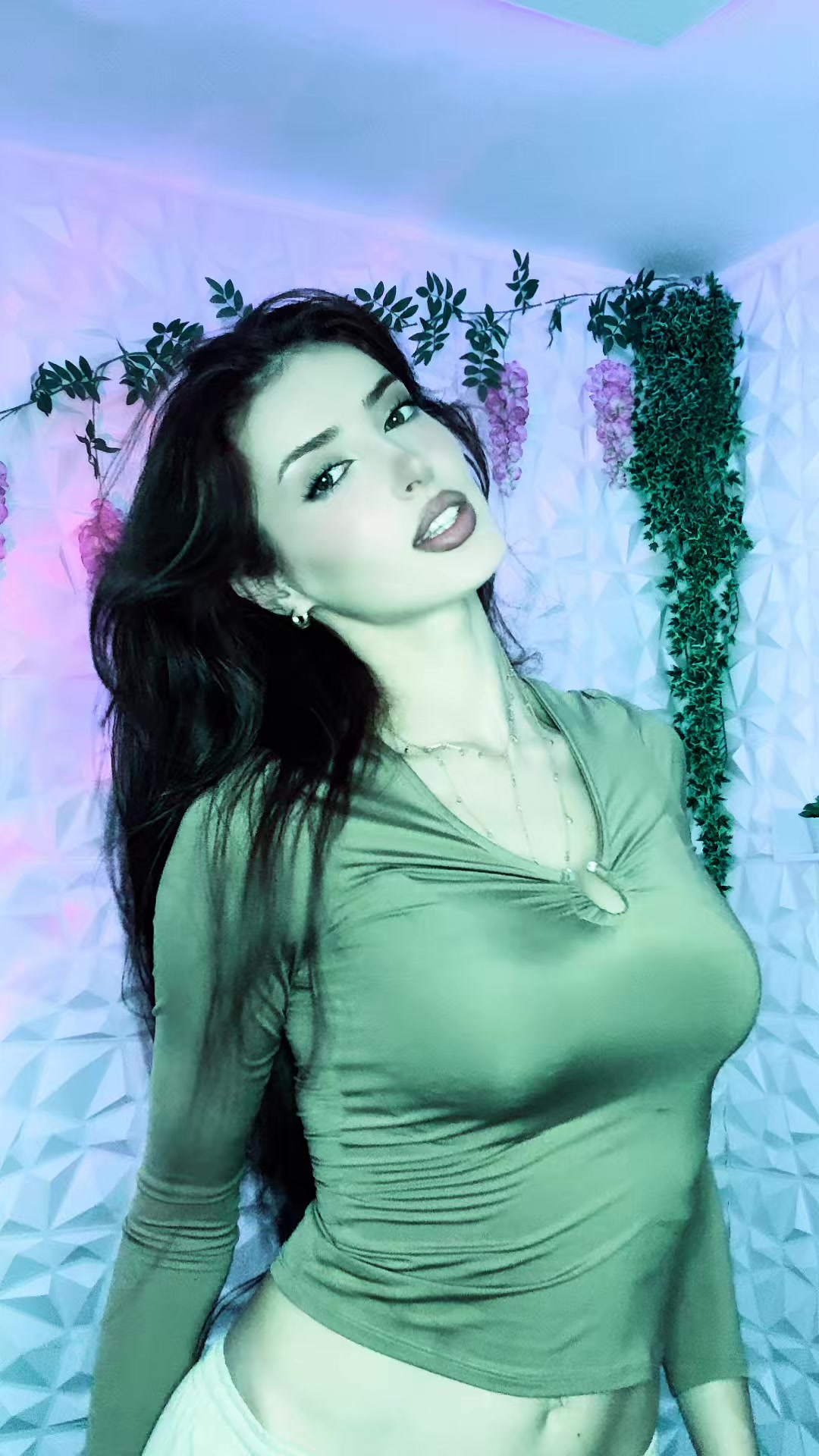 @Faviola🌙