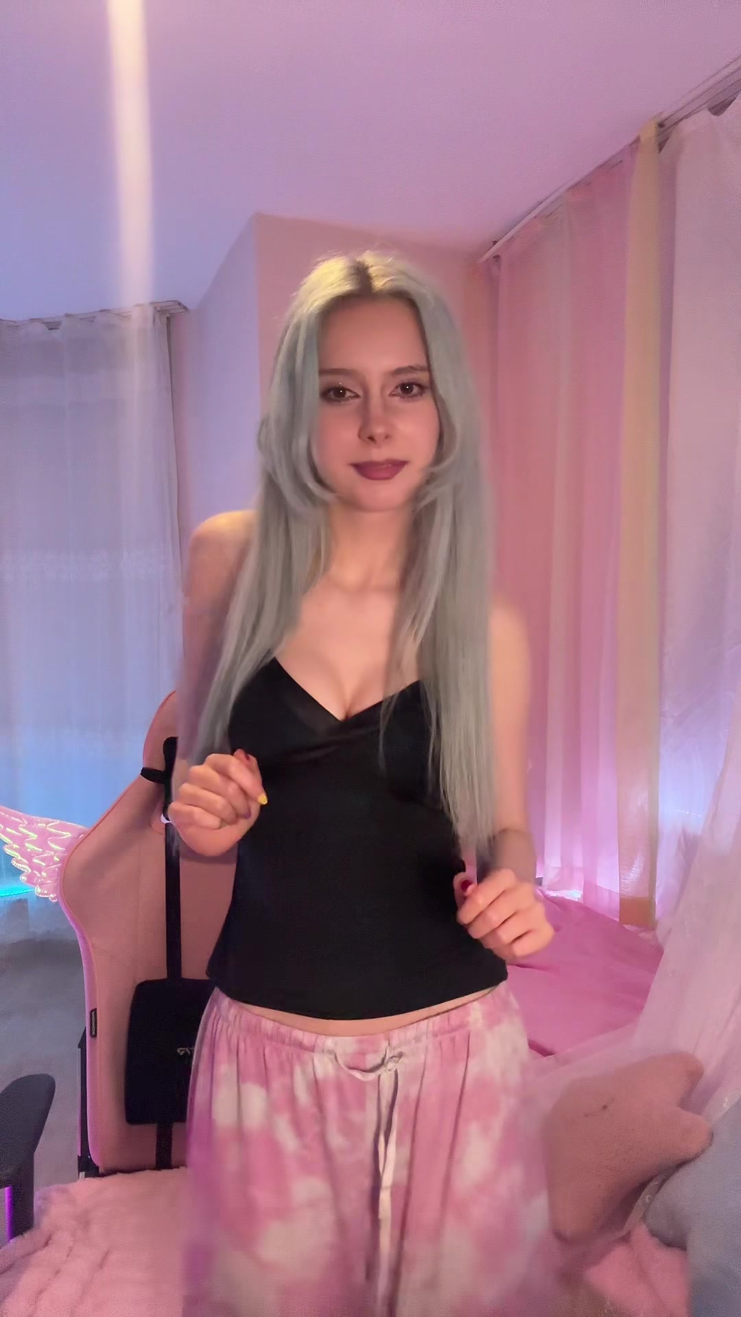 @twitch.tv/sickemoangel